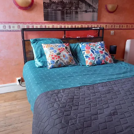 Cap Sud - 53m2- Vue Pyrenees- Hypercentre-wifi Fibre -nouvelle Literie * Tarbes