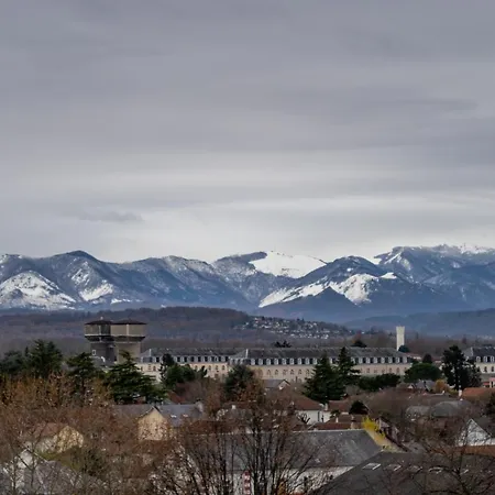 Apartment Cap Sud - 53m2- Vue Pyrenees- Hypercentre-wifi Fibre -nouvelle Literie