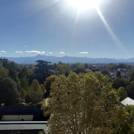 Cap Sud - 53m2- Vue Pyrenees- Hypercentre-wifi Fibre -nouvelle Literie Apartment Tarbes