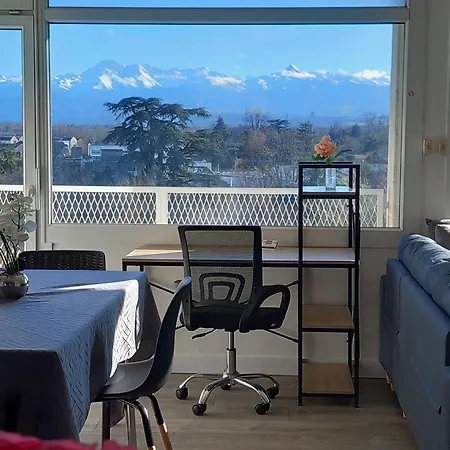 Cap Sud - 53m2- Vue Pyrenees- Hypercentre-wifi Fibre -nouvelle Literie Tarbes