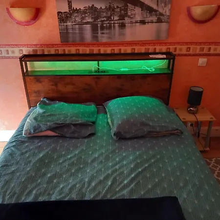 Cap Sud - 53m2- Vue Pyrenees- Hypercentre-wifi Fibre -nouvelle Literie Tarbes