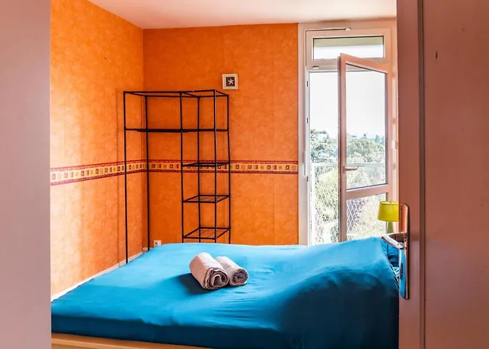 Cap Sud - 53m2- Vue Pyrenees- Hypercentre-wifi Fibre -nouvelle Literie Apartment Tarbes