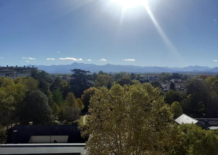 Cap Sud - 53m2- Vue Pyrenees- Hypercentre-wifi Fibre -nouvelle Literie Apartment Tarbes