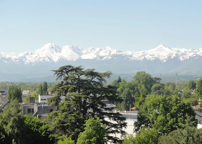 Apartment Cap Sud - 53m2- Vue Pyrenees- Hypercentre-wifi Fibre -nouvelle Literie