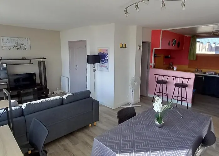 Apartment Cap Sud - 53m2- Vue Pyrenees- Hypercentre-wifi Fibre -nouvelle Literie *