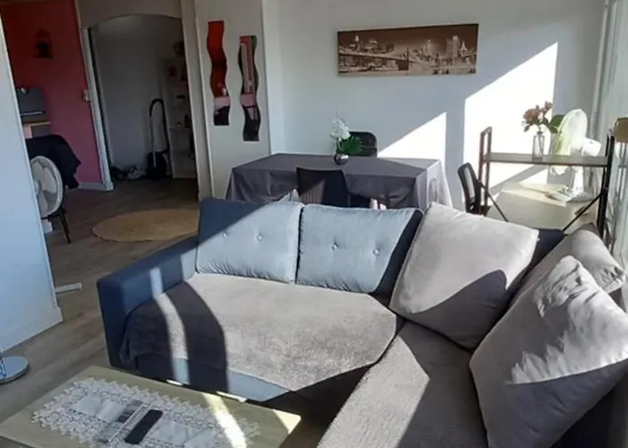 Cap Sud - 53m2- Vue Pyrenees- Hypercentre-wifi Fibre -nouvelle Literie Apartment Tarbes