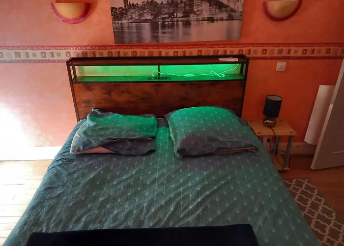 Cap Sud - 53m2- Vue Pyrenees- Hypercentre-wifi Fibre -nouvelle Literie Tarbes